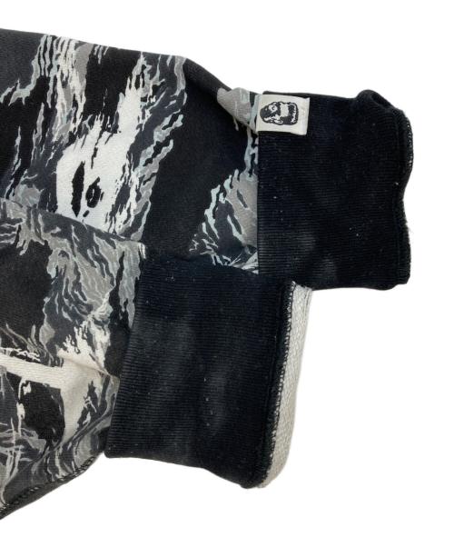 A BATHING APE（アベイシングエイプ）A BATHING APE (アベイシングエイプ) BAPE Palm Tree Camo Relaxed Fit Shark Full Zip Hoodie ホワイト×ブラック サイズ:Mの古着・服飾アイテム