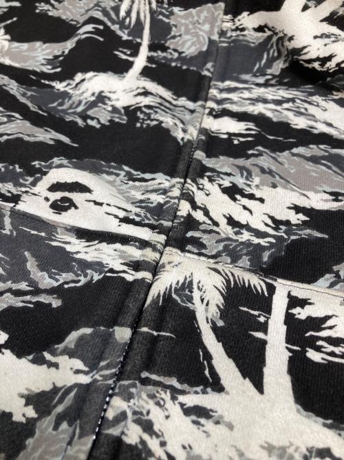 A BATHING APE（アベイシングエイプ）A BATHING APE (アベイシングエイプ) BAPE Palm Tree Camo Relaxed Fit Shark Full Zip Hoodie ホワイト×ブラック サイズ:Mの古着・服飾アイテム