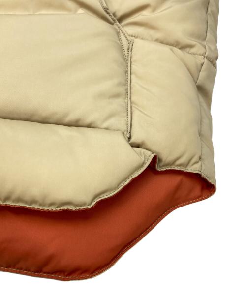 RockyMountainFeatherBed（ロッキーマウンテンフェザーベッド）RockyMountainFeatherBed (ロッキーマウンテンフェザーベッド) レザーヨークダウンベスト ベージュ サイズ:42の古着・服飾アイテム