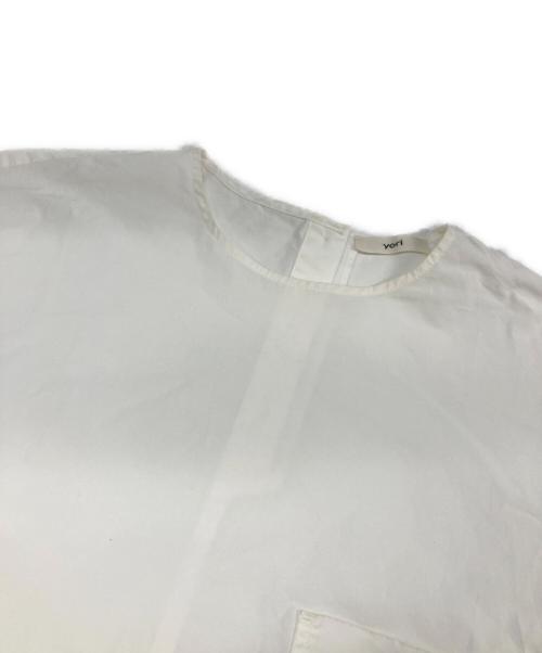 YORI（ヨリ）yori (ヨリ) バックフリルブラウス ホワイト サイズ:FREEの古着・服飾アイテム