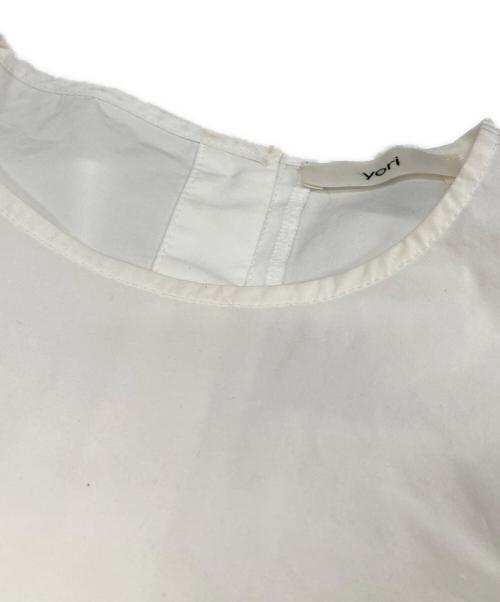 YORI（ヨリ）yori (ヨリ) バックフリルブラウス ホワイト サイズ:FREEの古着・服飾アイテム