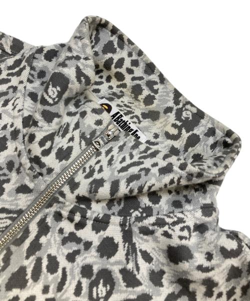 A BATHING APE（アベイシングエイプ）A BATHING APE (アベイシングエイプ) WILD LEOPARD PATTERN RELAXED FIT HALF ZIP SWEATSHIRT グレー サイズ:Lの古着・服飾アイテム