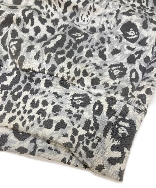 A BATHING APE（アベイシングエイプ）A BATHING APE (アベイシングエイプ) WILD LEOPARD PATTERN RELAXED FIT HALF ZIP SWEATSHIRT グレー サイズ:Lの古着・服飾アイテム