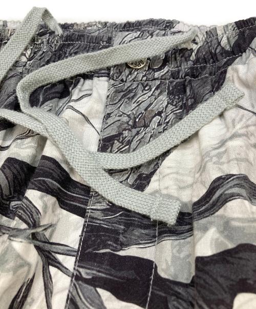 A BATHING APE（アベイシングエイプ）A BATHING APE (アベイシングエイプ) TREE EDGE CAMO グレー サイズ:XLの古着・服飾アイテム