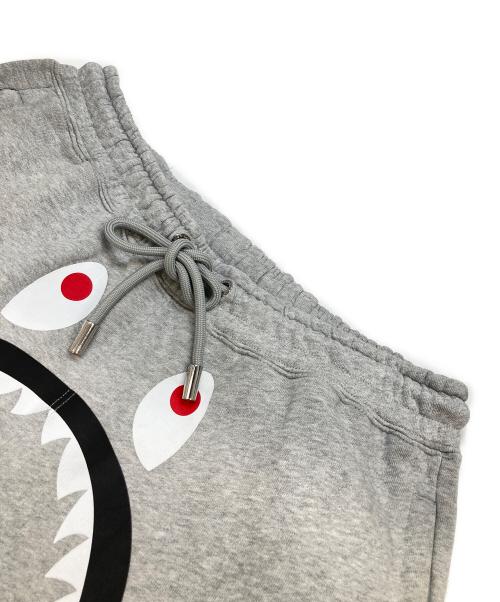 A BATHING APE（アベイシングエイプ）A BATHING APE (アベイシングエイプ) シャークヘッド トラックパンツ グレー サイズ:XLの古着・服飾アイテム