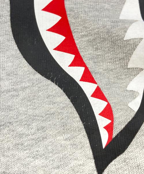 A BATHING APE（アベイシングエイプ）A BATHING APE (アベイシングエイプ) シャークヘッド トラックパンツ グレー サイズ:XLの古着・服飾アイテム