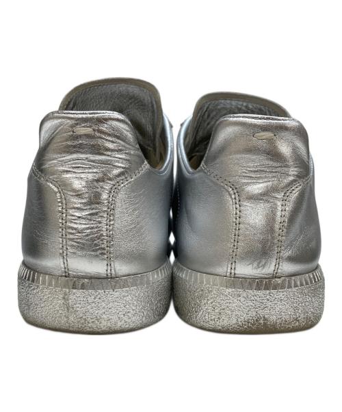 Maison Margiela（メゾンマルジェラ）Maison Margiela (メゾンマルジェラ) REPLICA ジャーマントレーナー シルバー サイズ:40 1/2の古着・服飾アイテム