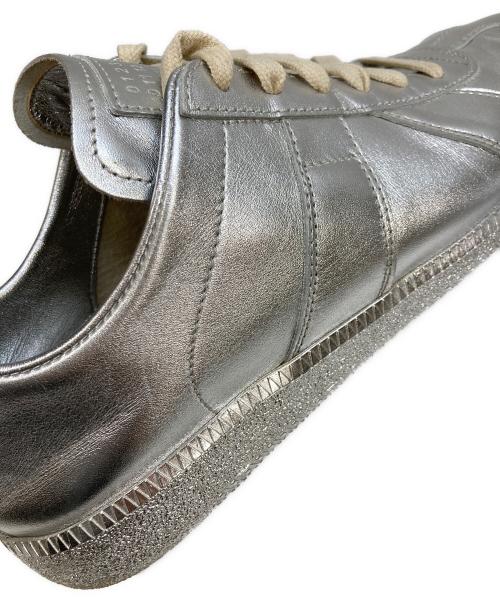 Maison Margiela（メゾンマルジェラ）Maison Margiela (メゾンマルジェラ) REPLICA ジャーマントレーナー シルバー サイズ:40 1/2の古着・服飾アイテム