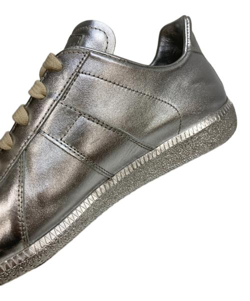 Maison Margiela（メゾンマルジェラ）Maison Margiela (メゾンマルジェラ) REPLICA ジャーマントレーナー シルバー サイズ:40 1/2の古着・服飾アイテム