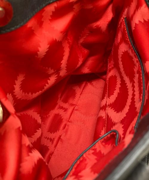Vivienne Westwood（ヴィヴィアンウエストウッド）Vivienne Westwood (ヴィヴィアンウエストウッド) オーブ型押し2WAYレザーショルダーバッグ ブラックの古着・服飾アイテム