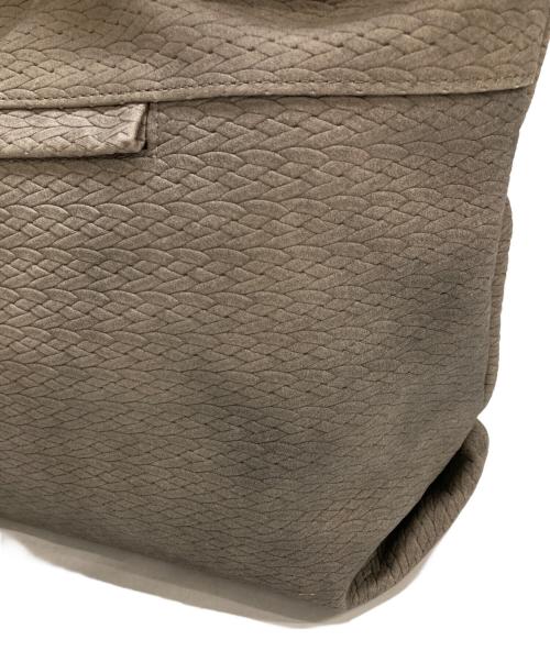 M.U.L.（エムユーエル）M.U.L. (エムユーエル) BENT TOTE Ssize ベージュの古着・服飾アイテム