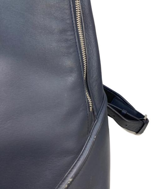 MCM（エムシーエム）MCM (エムシーエム) DUKE NAPPA レザーバックパック ネイビーの古着・服飾アイテム