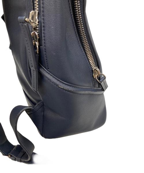 MCM（エムシーエム）MCM (エムシーエム) DUKE NAPPA レザーバックパック ネイビーの古着・服飾アイテム