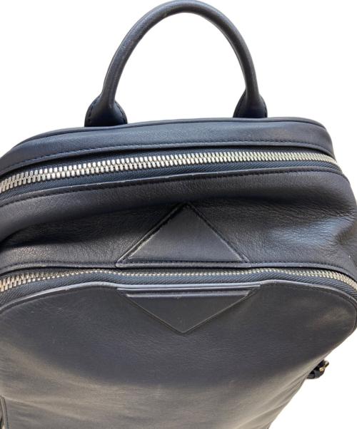 MCM（エムシーエム）MCM (エムシーエム) DUKE NAPPA レザーバックパック ネイビーの古着・服飾アイテム