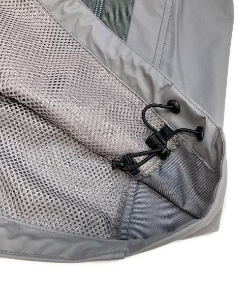 D-VEC（ディーベック）D-VEC (ディーベック) WINDSTOPPER BY GORE-TEX LABS 30DY/TR2 3L SHIRT BLOUSON グレー サイズ:1の古着・服飾アイテム
