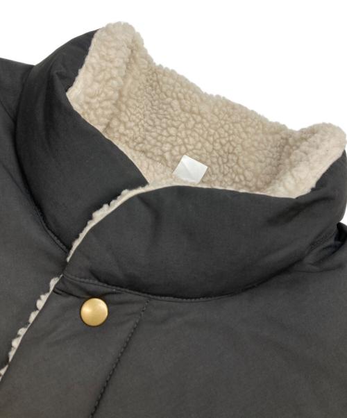 Patagonia（パタゴニア）Patagonia (パタゴニア) リバーシブル・ビビー・ダウン・ベスト ブラックxグレー×アイボリー サイズ:Lの古着・服飾アイテム