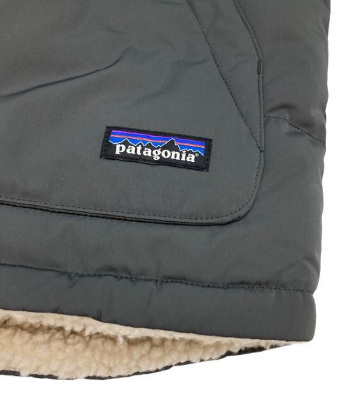 Patagonia（パタゴニア）Patagonia (パタゴニア) リバーシブル・ビビー・ダウン・ベスト ブラックxグレー×アイボリー サイズ:Lの古着・服飾アイテム