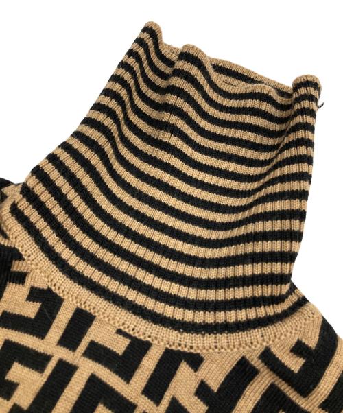 FENDI（フェンディ）FENDI (フェンディ) ズッカ柄タートルネックニット ベージュ×ブラック サイズ:40の古着・服飾アイテム