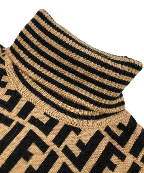 FENDI（フェンディ）FENDI (フェンディ) ズッカ柄タートルネックニット ベージュ×ブラック サイズ:40の古着・服飾アイテム