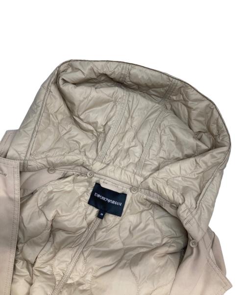 EMPORIO ARMANI（エンポリオ アルマーニ）EMPORIO ARMANI (エンポリオ アルマーニ) 切り替えフーデッドコート ベージュ サイズ:38の古着・服飾アイテム