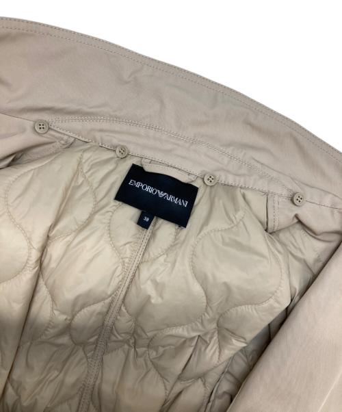 EMPORIO ARMANI（エンポリオ アルマーニ）EMPORIO ARMANI (エンポリオ アルマーニ) 切り替えフーデッドコート ベージュ サイズ:38の古着・服飾アイテム