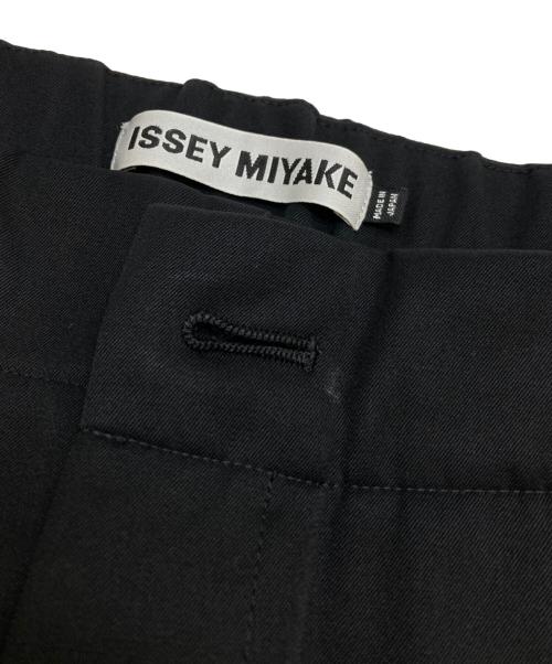ISSEY MIYAKE（イッセイミヤケ）ISSEY MIYAKE (イッセイミヤケ) ストレッチパンツ ブラック サイズ:1の古着・服飾アイテム