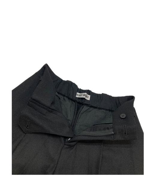 ISSEY MIYAKE（イッセイミヤケ）ISSEY MIYAKE (イッセイミヤケ) ウールテーパードパンツ ブラック サイズ:1の古着・服飾アイテム