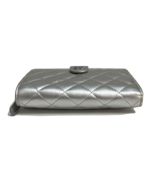 CHANEL（シャネル）CHANEL (シャネル) マトラッセ 2つ折り財布 シルバーの古着・服飾アイテム
