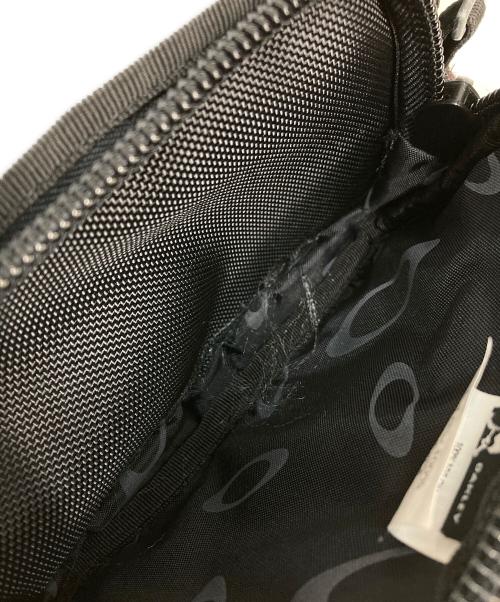 OAKLEY（オークリー）OAKLEY (オークリー) ウエストポーチ　アーカイブ ブラック×レッドの古着・服飾アイテム