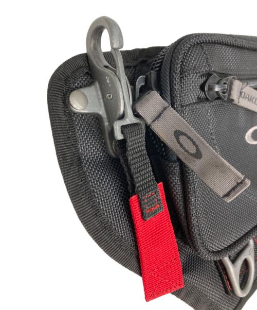 OAKLEY（オークリー）OAKLEY (オークリー) ウエストポーチ　アーカイブ ブラック×レッドの古着・服飾アイテム