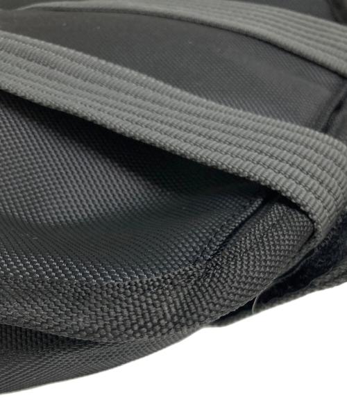 OAKLEY（オークリー）OAKLEY (オークリー) AP タクティカル ローラーバッグ クリップ　アーカイブ　 ブラックの古着・服飾アイテム