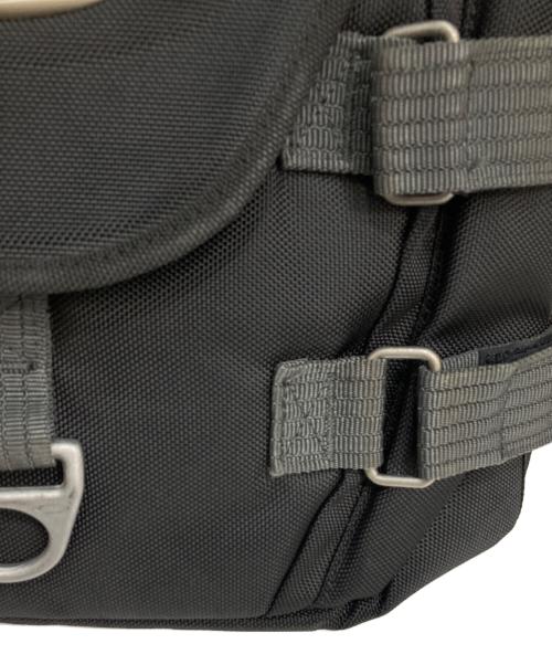 OAKLEY（オークリー）OAKLEY (オークリー) AP タクティカル ローラーバッグ クリップ　アーカイブ　 ブラックの古着・服飾アイテム