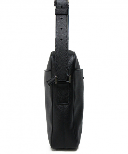 PRADA（プラダ）PRADA (プラダ) ショルダーバッグ ブラック サフィアーノの古着・服飾アイテム