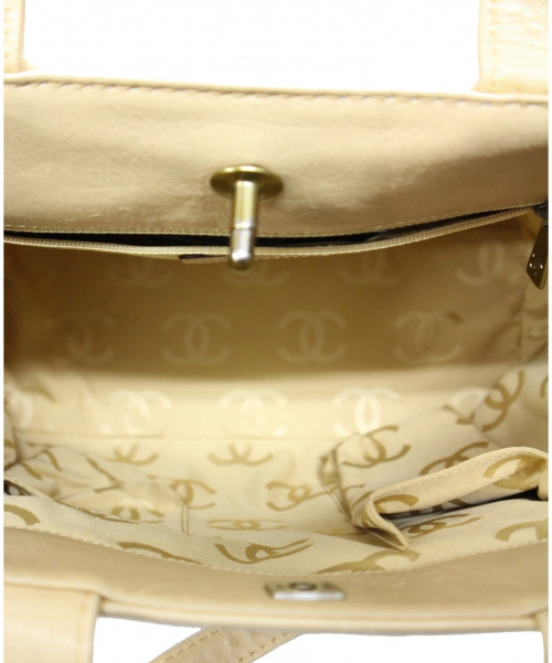 CHANEL（シャネル）CHANEL (シャネル) 2WAYレザーショルダーバッグ ベージュ 7777801の古着・服飾アイテム