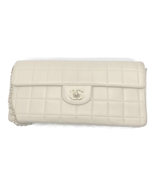 CHANEL（シャネル）CHANEL (シャネル) チョコバーチェーンショルダーバッグ ホワイトの古着・服飾アイテム