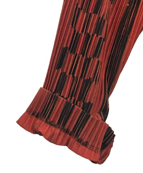 HOMME PLISSE ISSEY MIYAKE（オム プリッセ イッセイ ミヤケ）HOMME PLISSE ISSEY MIYAKE (オムプリッセ イッセイ ミヤケ) プリーツジャケット レッド サイズ:SIZE 2の古着・服飾アイテム