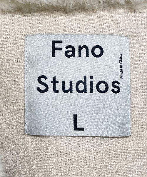 Fano Studios（ファノ ストゥディオズ）Fano Studios (ファノ ストゥディオズ) Horn buckle fur duffle coat ホワイト サイズ:SIZE Lの古着・服飾アイテム