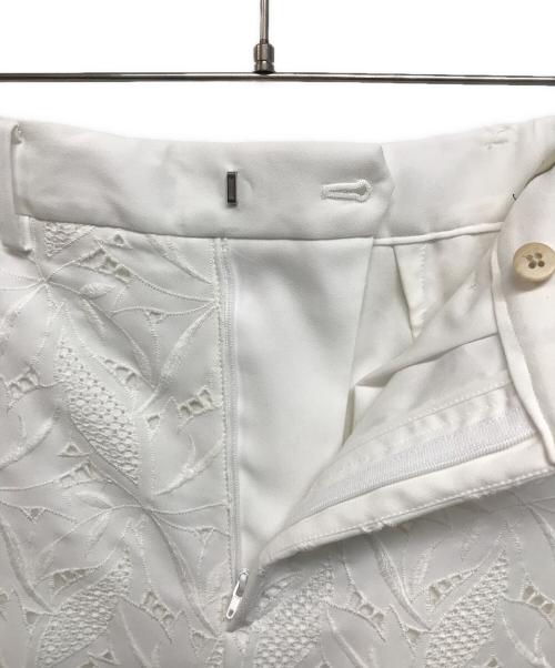 UNITED ARROWS TOKYO（ユナイテッドアローズトウキョウ）UNITED ARROWS TOKYO (ユナイテッドアローズトウキョウ) スカラップレースパンツ ホワイト サイズ:36の古着・服飾アイテム