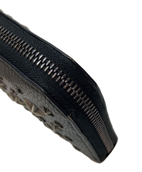 JIMMY CHOO（ジミーチュウ）JIMMY CHOO (ジミーチュウ) スタッズラウンドファスナーロングウォレット ブラックの古着・服飾アイテム