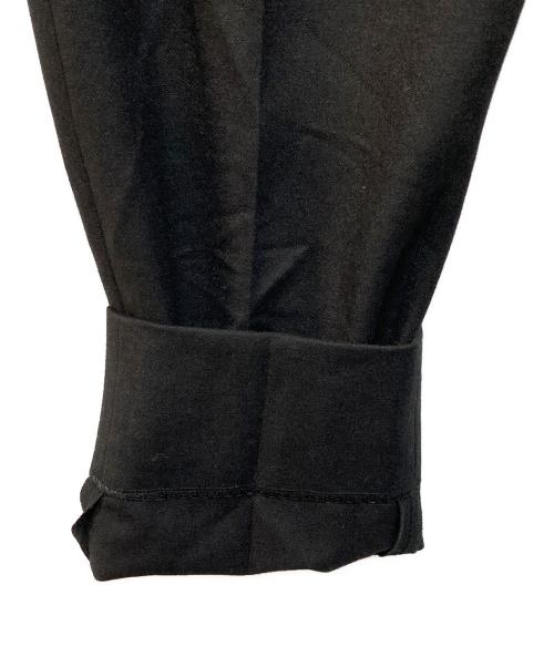 WHITE MOUNTAINEERING（ホワイトマウンテ二アニング）WHITE MOUNTAINEERING (ホワイトマウンテ二アニング) ベルテッドテーパードパンツ ブラック サイズ:1の古着・服飾アイテム