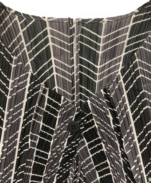 PLEATS PLEASE（プリーツプリーズ）PLEATS PLEASE (プリーツプリーズ) プリーツカーディガン ブラック サイズ:SIZE 3の古着・服飾アイテム