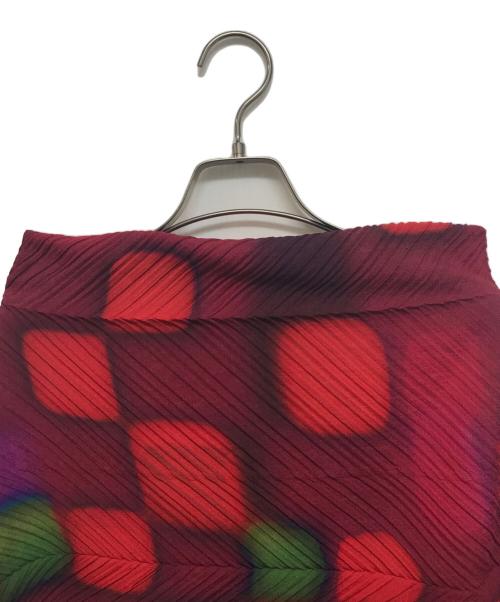 ISSEY MIYAKE（イッセイミヤケ）ISSEY MIYAKE (イッセイミヤケ) 変形グラフィックプリーツカットソー マルチカラー サイズ:SIZE 2の古着・服飾アイテム