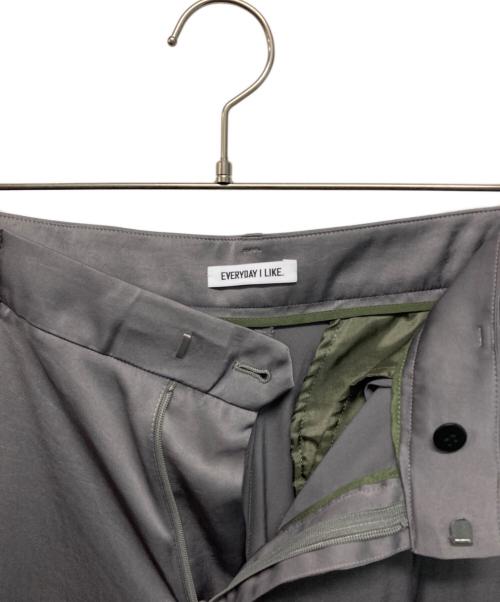 EVERYDAY I LIKE.（エヴリデイ アイ ライク）EVERYDAY I LIKE. (エヴリデイ アイ ライク) ライトサテンカーゴパンツ カーキ サイズ:38の古着・服飾アイテム