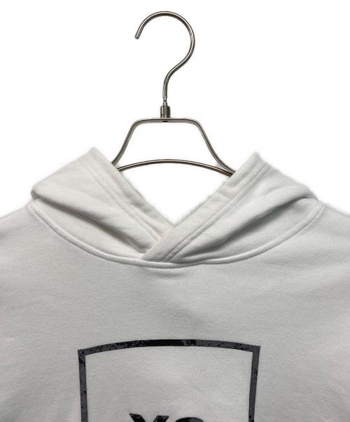 Y-3（ワイスリー）Y-3 (ワイスリー) U SQ LBL GRPHC HOODIE ホワイト サイズ:2XLの古着・服飾アイテム