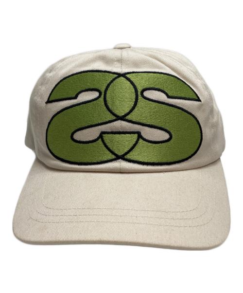 stussy（ステューシー）stussy (ステューシー) Sロゴ刺繍 キャップ ホワイトの古着・服飾アイテム