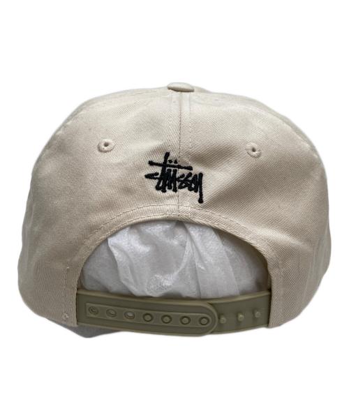 stussy（ステューシー）stussy (ステューシー) Sロゴ刺繍 キャップ ホワイトの古着・服飾アイテム