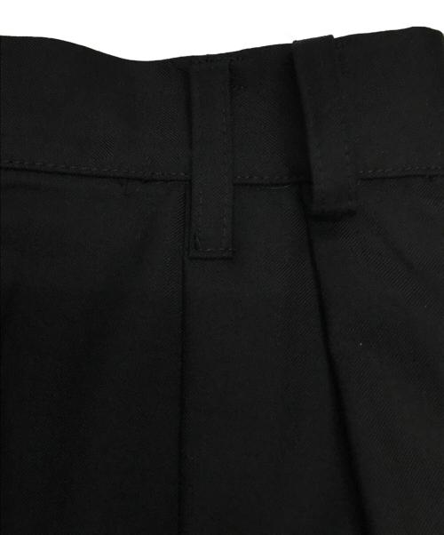 SOLAMONAT LARME（ソラモナラーム）SOLAMONAT LARME (ソラモナラーム) タックパンツ ブラック サイズ:40の古着・服飾アイテム