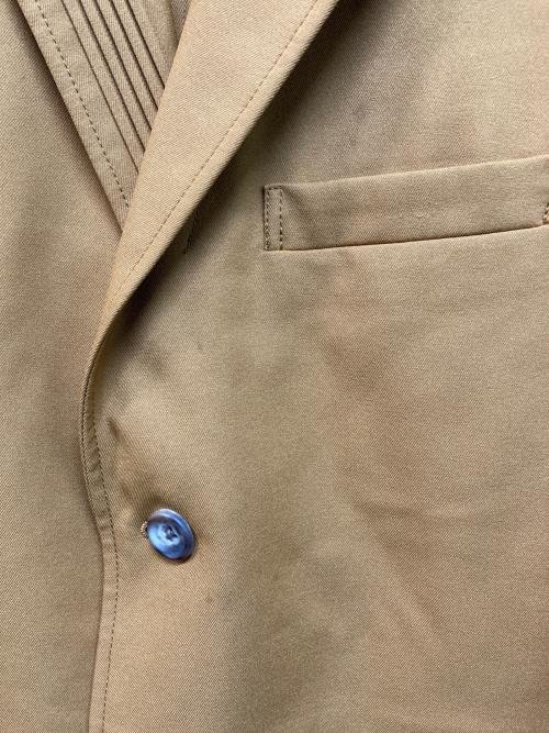 ISSEY MIYAKE（イッセイミヤケ）ISSEY MIYAKE (イッセイミヤケ) プリーツ切替テーラードジャケット イエロー サイズ:4の古着・服飾アイテム