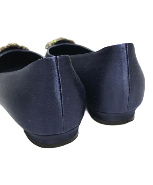 Manolo Blahnik（マノロブラニク）Manolo Blahnik (マノロブラニク) ビジューフラットサテンパンプス ネイビー サイズ:81/2の古着・服飾アイテム
