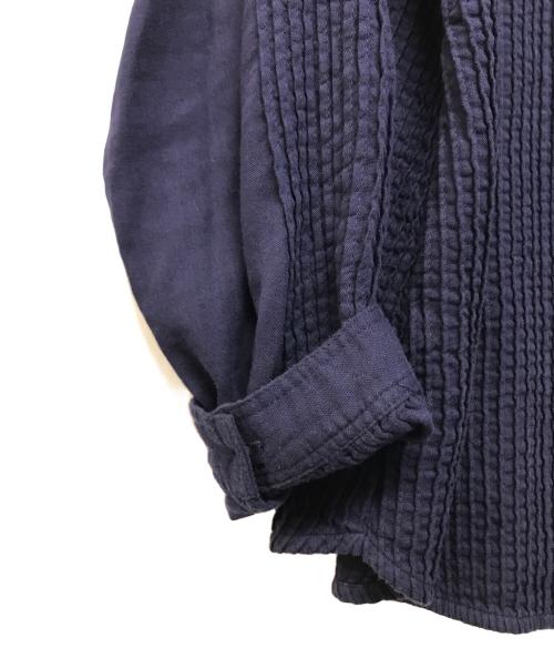 YACCO MARICARD（ヤッコマリカルド）YACCO MARICARD (ヤッコマリカルド) プリーツシャツ ネイビー サイズ:Nの古着・服飾アイテム